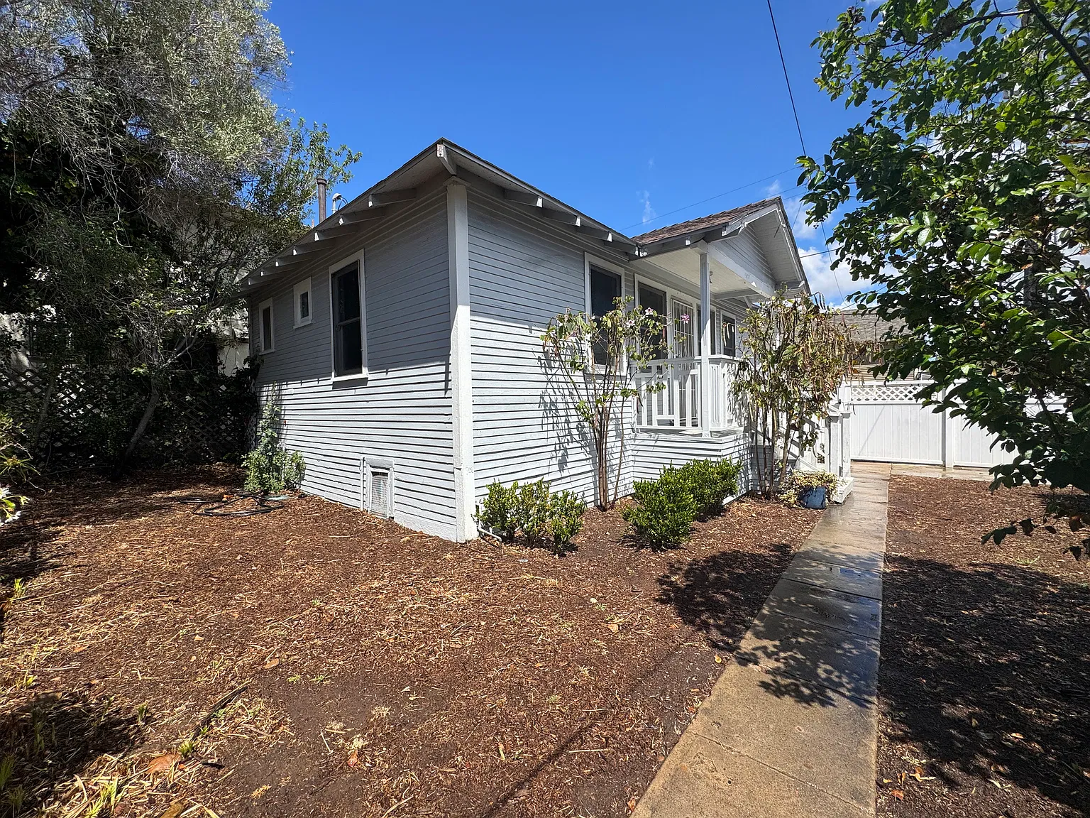 4023 Albatross St — Photo 2