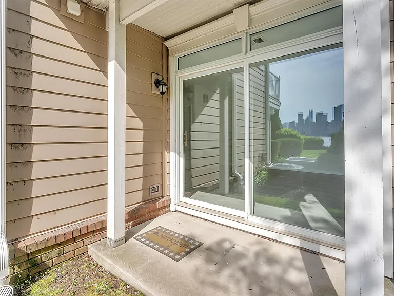 451 Albany Ct — Photo 35