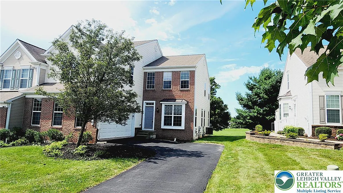 3 bed, 2.5 bath, 2420 sqft, $2,900 — Photo 1