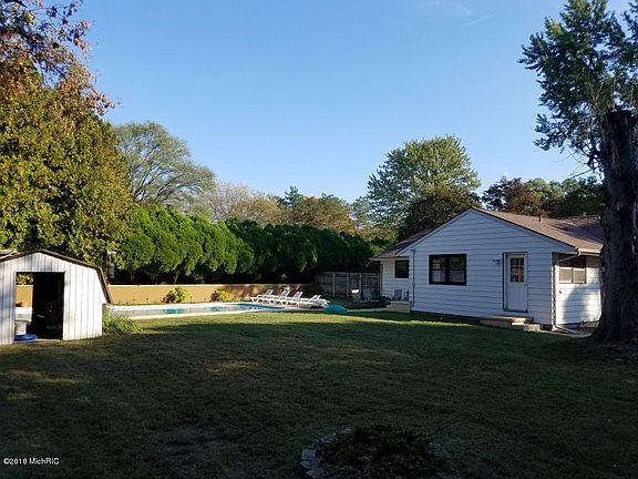 4th image of 27880 Burmax Park
