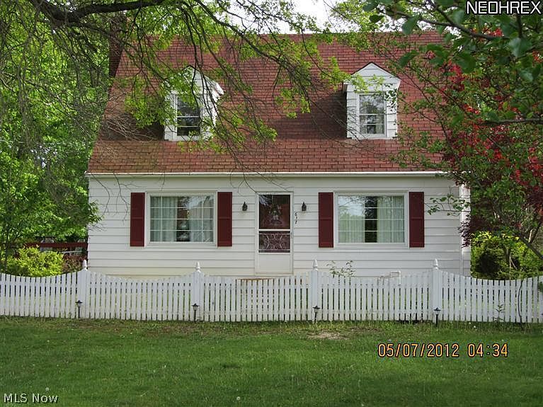 1st image of 617 Champion Ave W