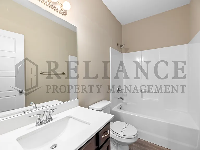 5525 S Victoria St — Photo 14