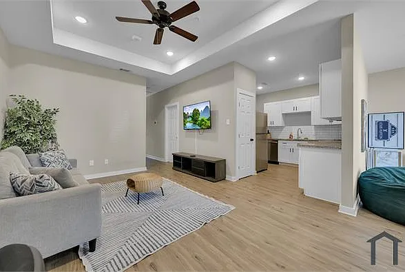 2 bed, 1215 sqft, $2,200 — Photo 3