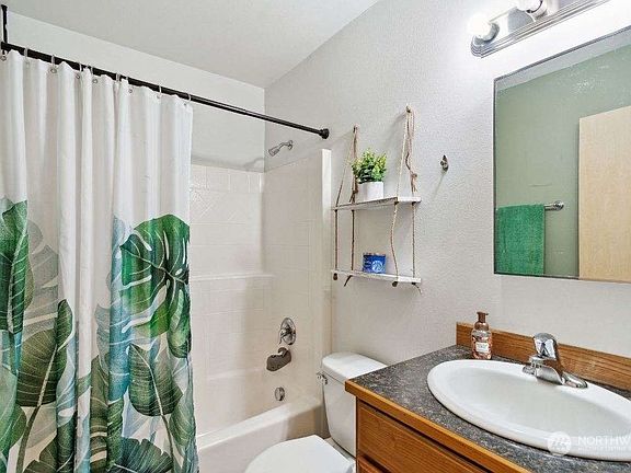 4th image of 2427 195th Avenue SW