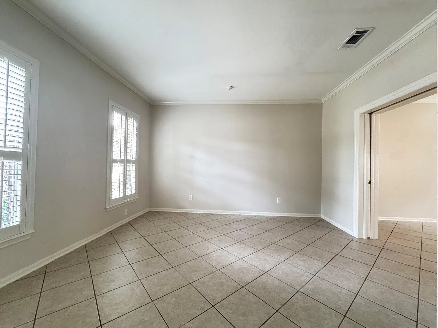 4 bed, 2.5 bath, 2442 sqft, $2,450 — Photo 4
