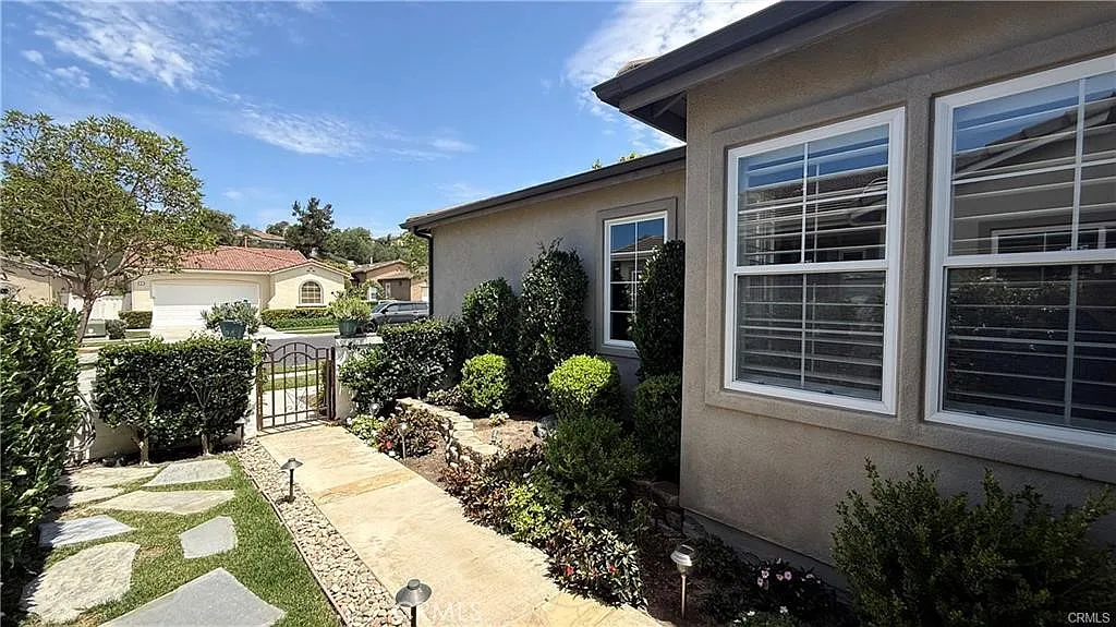 3 bed, 1785 sqft, $5,600 — Photo 2