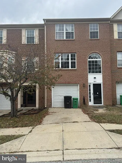 3 bed, 4.0 bath, 1280 sqft, $2,700 — Photo 2