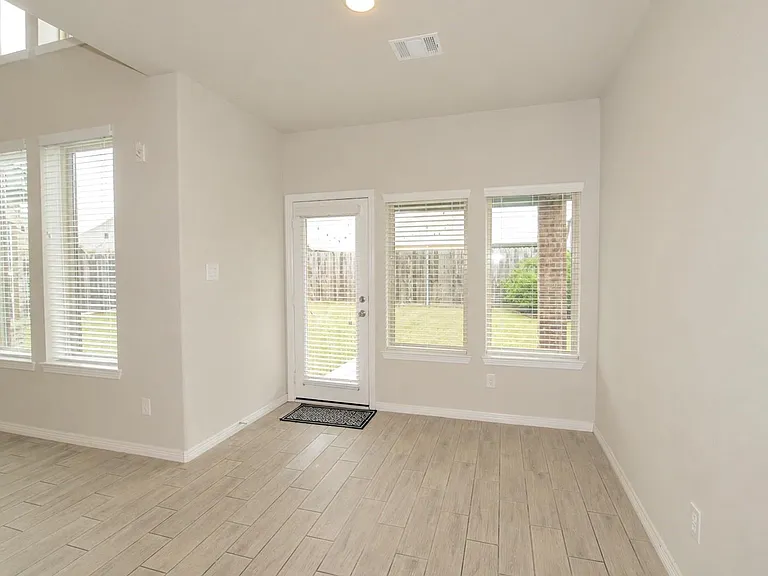 1019 Fresh Spring Rd — Photo 5
