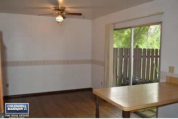 Dining area w/ access to patio