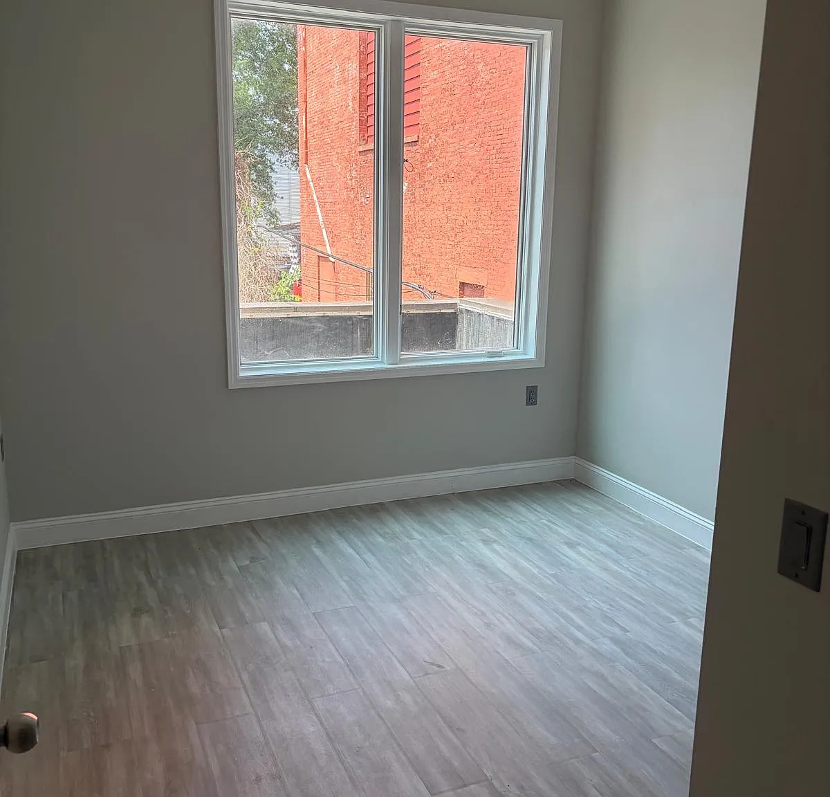3 bed, 1000 sqft, $1,500 — Photo 3