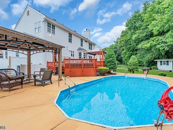 2nd image of 54 Winding Brook Dr