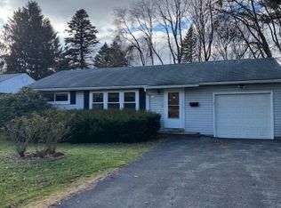 119 Gordon Rd, North Syracuse, NY 13212