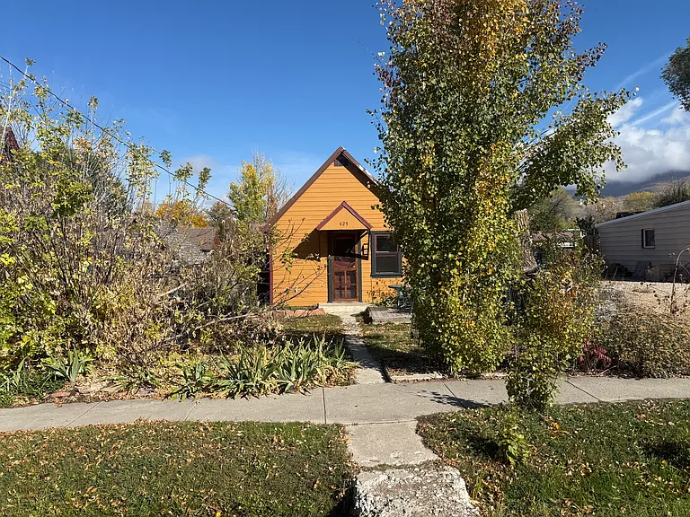 415 E 100 N — Photo 1