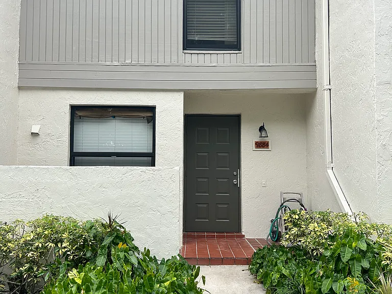 9884 NW 15th St — Photo 2