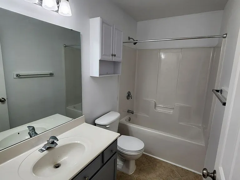 2826 Bombay Dr — Photo 4