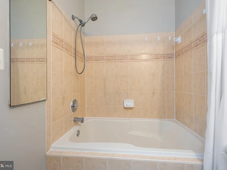 4004 Meadow Trail Ln — Photo 16