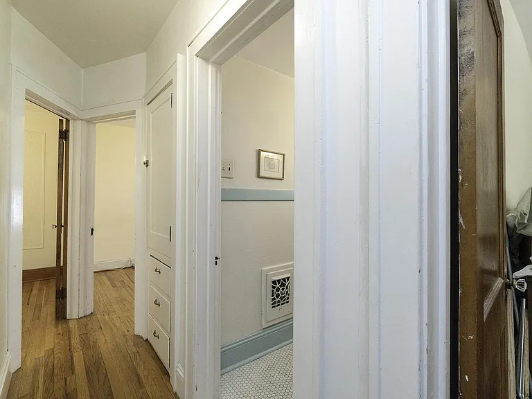 110 Hollywood Ave #1 — Photo 18