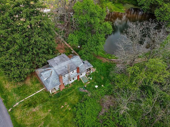 3rd image of 491 Gunhart Rd