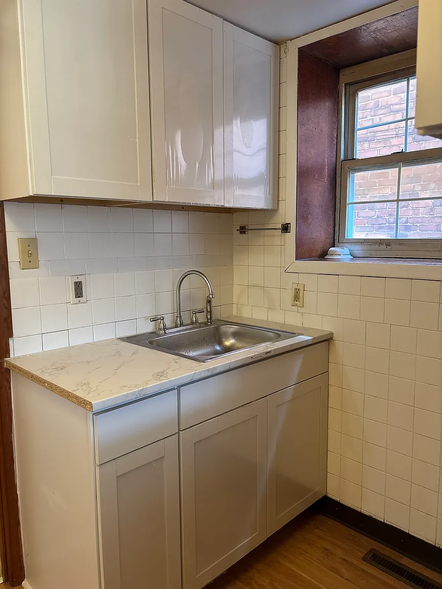 1398 Duss Ave APT 1 photo 1
