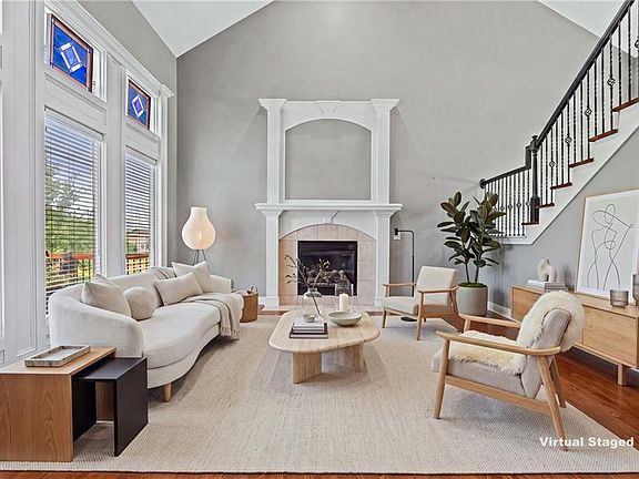 3rd image of 2108 Prairie Creek Dr