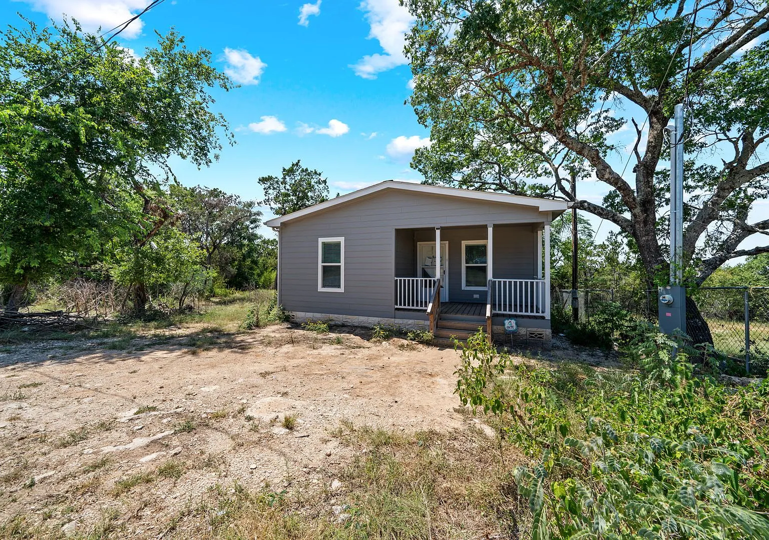 Beautifully Updated 3-Bedroom Home in Canyon Lake — Photo 2