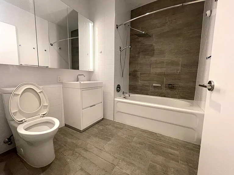 42-14 Crescent St #9C — Photo 6