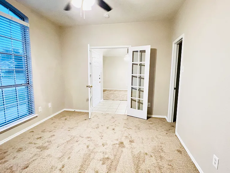 604 Coal Creek Dr — Photo 3