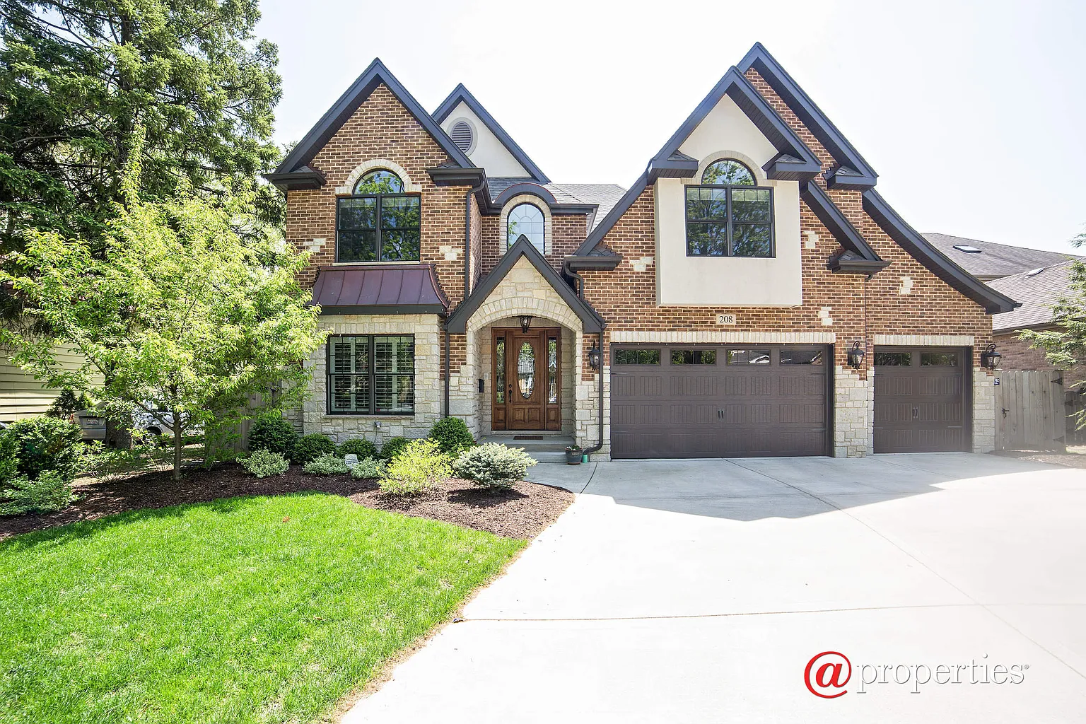 208 E Columbia Ave photo 1