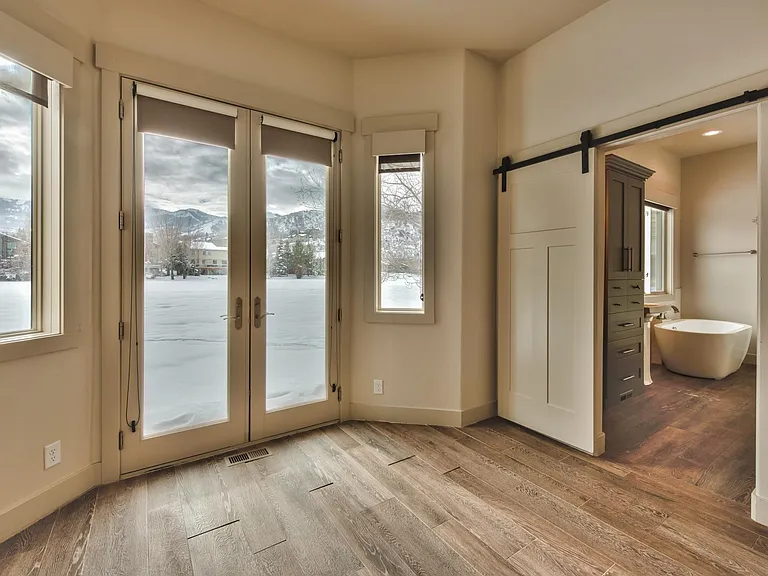 4879 Silver Springs Dr — Photo 12