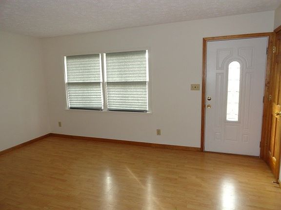 4th image of 222 N Park Dr