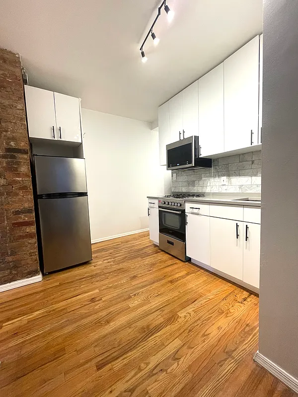 336 East 13th Street E2