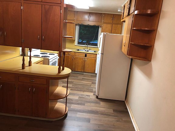 Kitchen - Lots of Cabinets