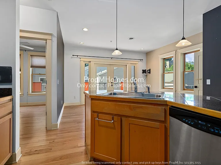 1822 SW 18th Ave #5 — Photo 6