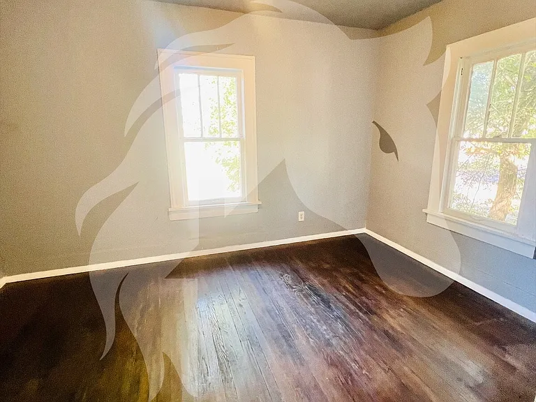 211 S 7th St #B — Photo 4