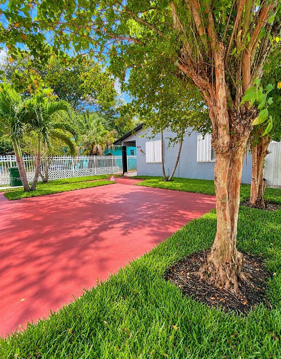Hialeah Heights — Photo 3