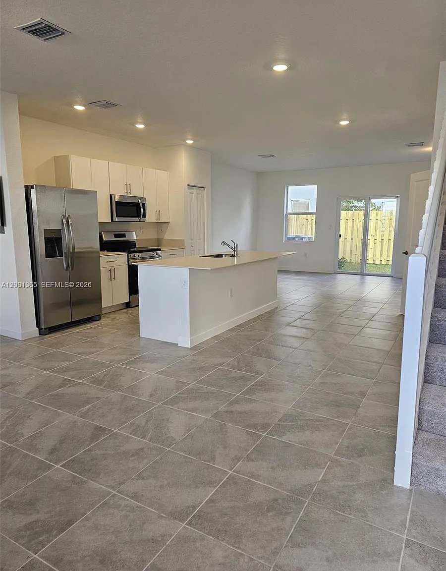 3 bed, 2.5 bath, $2,650 — Photo 3
