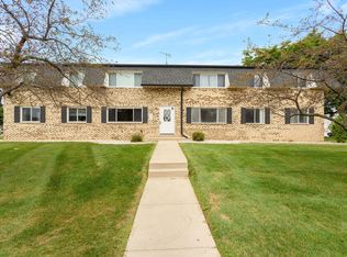 10340 W Whitnall Edge Dr APT 102, Franklin, WI 53132