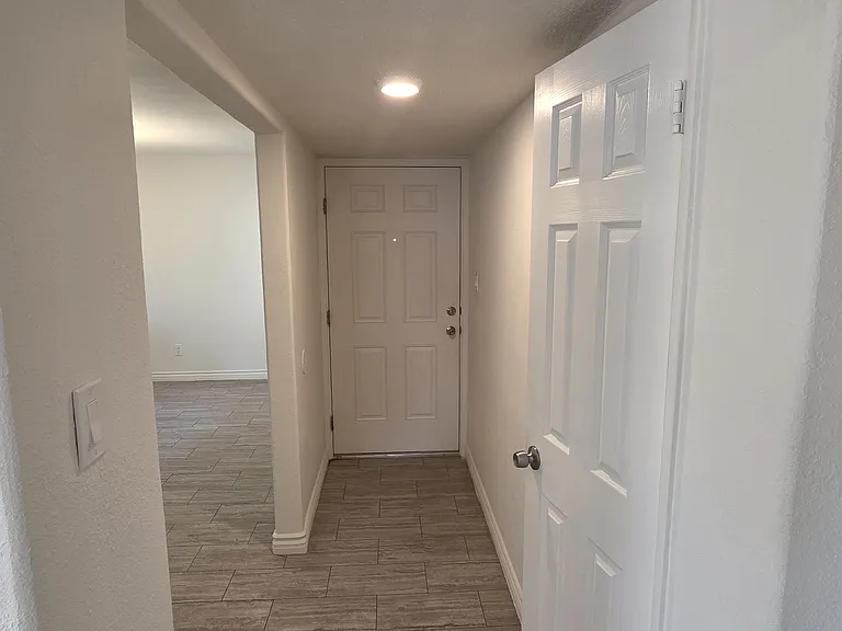 1201 E Barcelona Ave — Photo 10