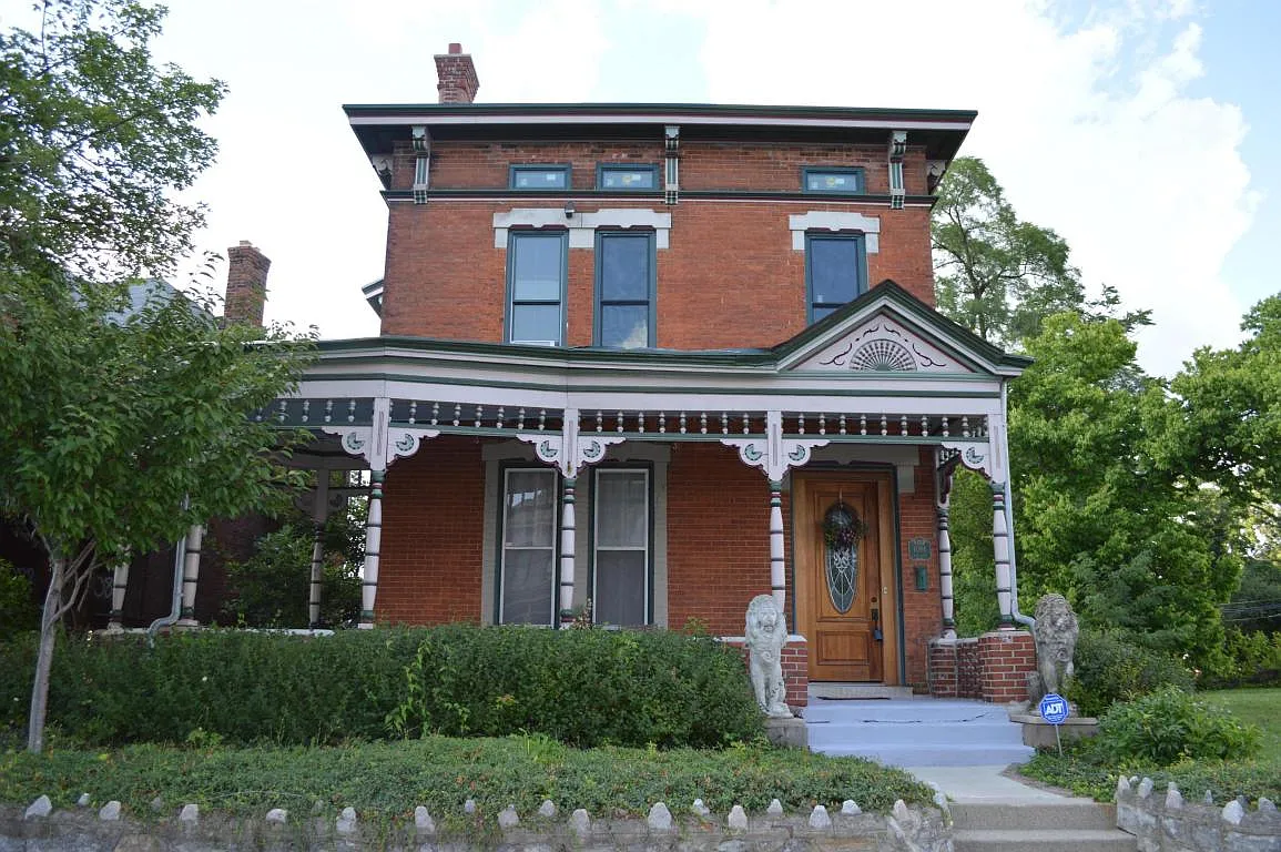 1094 E Long St photo 1