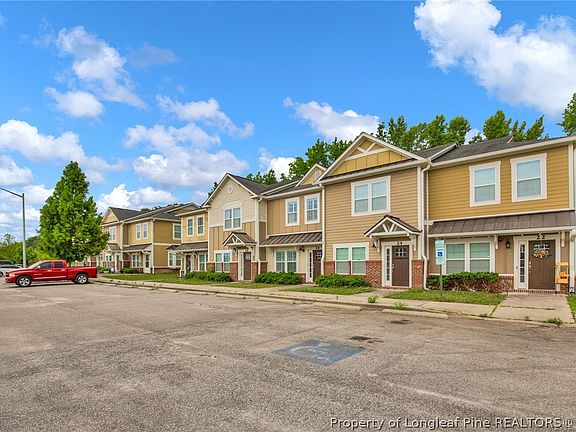 3rd image of 28 Hunters Run Ave