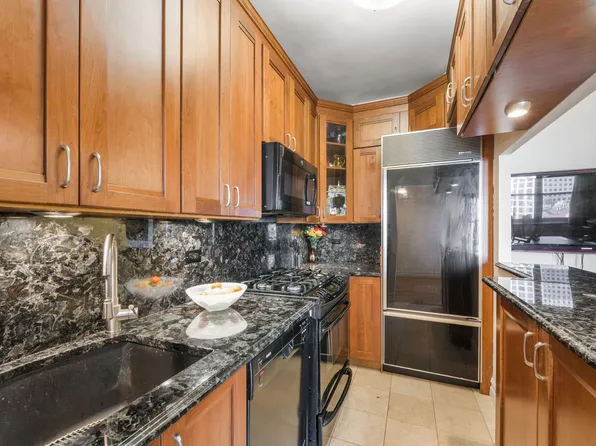 251 East 51st Street image 1 of 9