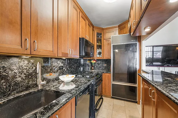 Sold by Triplemint | media 1