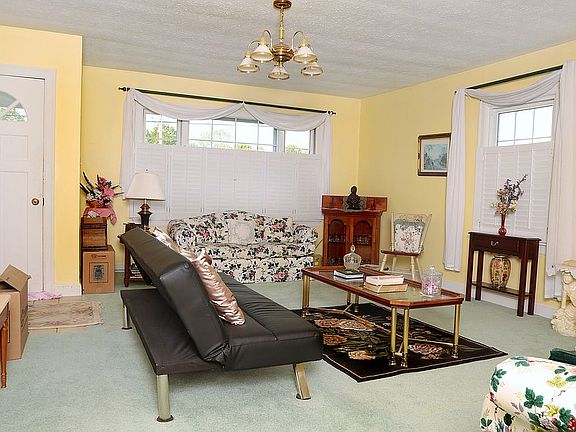 5th image of 145 Oak Hts