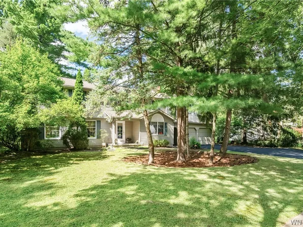 143 Wood Acres Dr, East Amherst, NY 14051