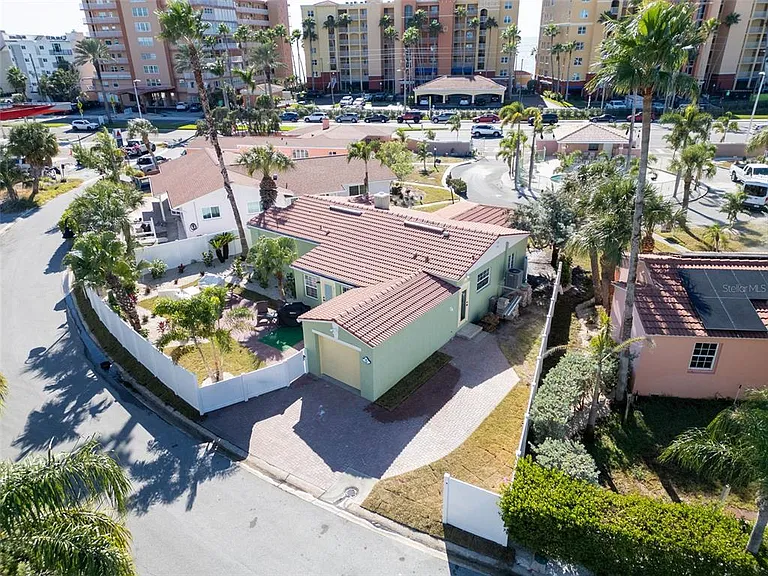 16613 Gulf Blvd — Photo 48