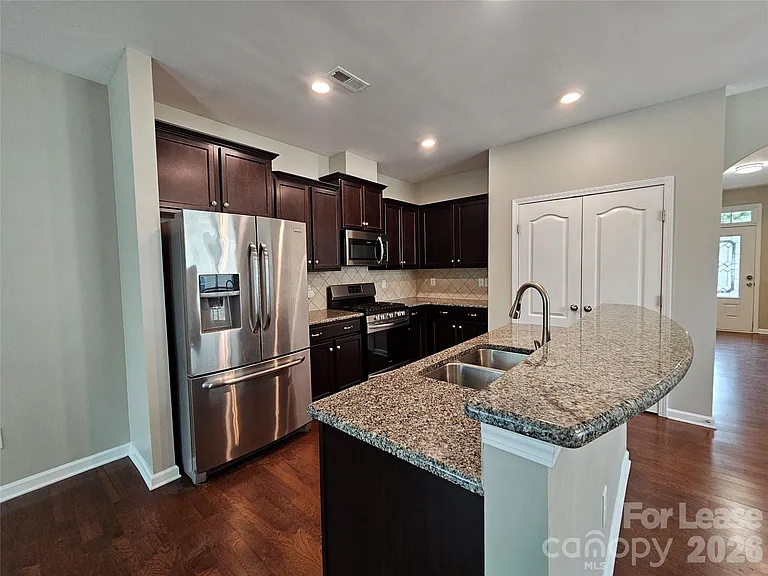 3233 Yarmouth Ln — Photo 3