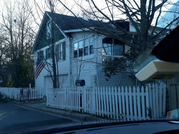 2808 E Side Dr, Alexandria, VA 22306