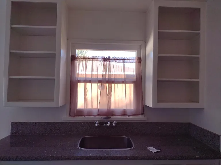 703 E Jefferson Ave — Photo 6