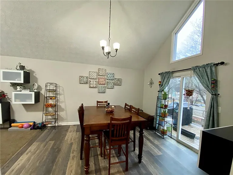 1095 Mountain Springs Dr NW — Photo 6