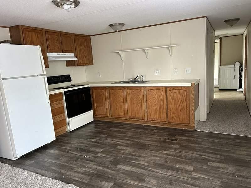 1st image of 153 Lakeside Garden Cir #153